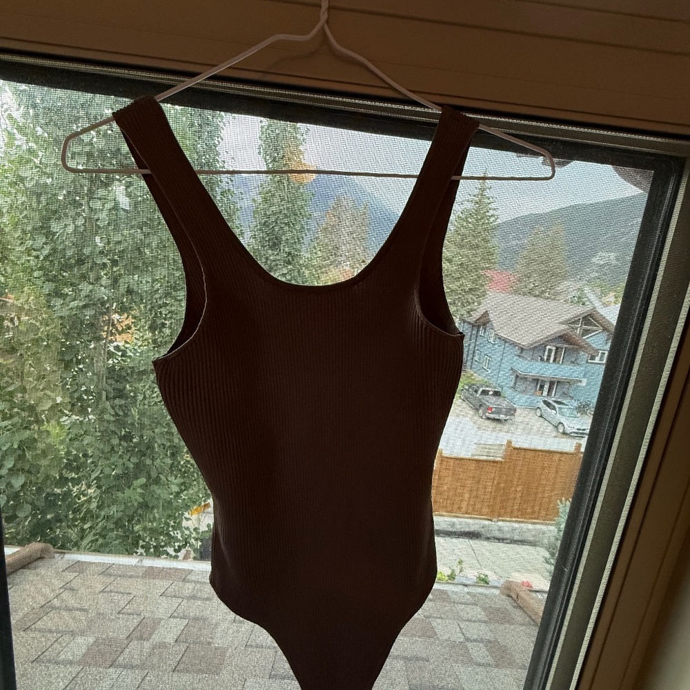 Women’s sleeveless bodysuit